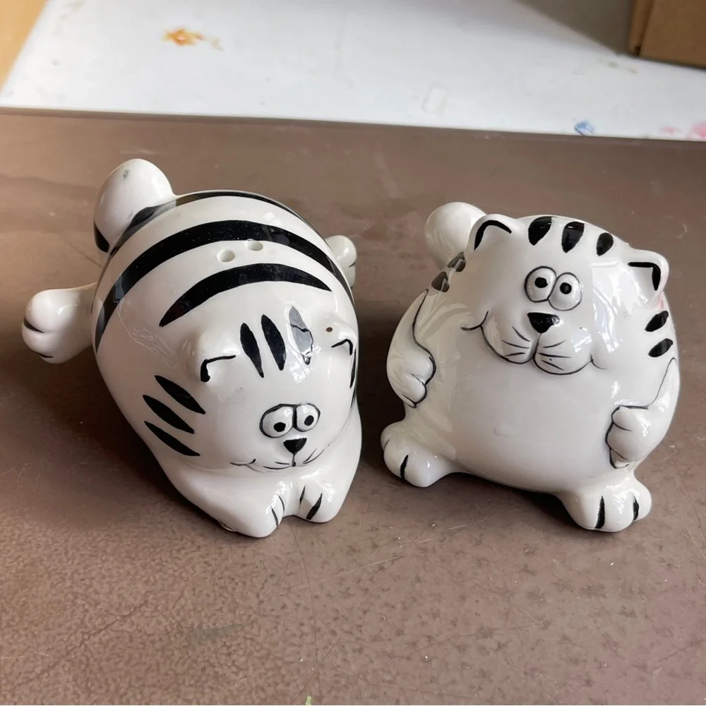 Pier 1 Fat Cat Ceramic Salt & Pepper Shakers